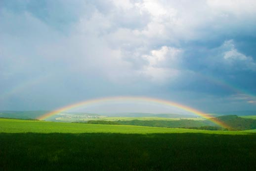 Regenbogen über Mittelrheinlandschaft